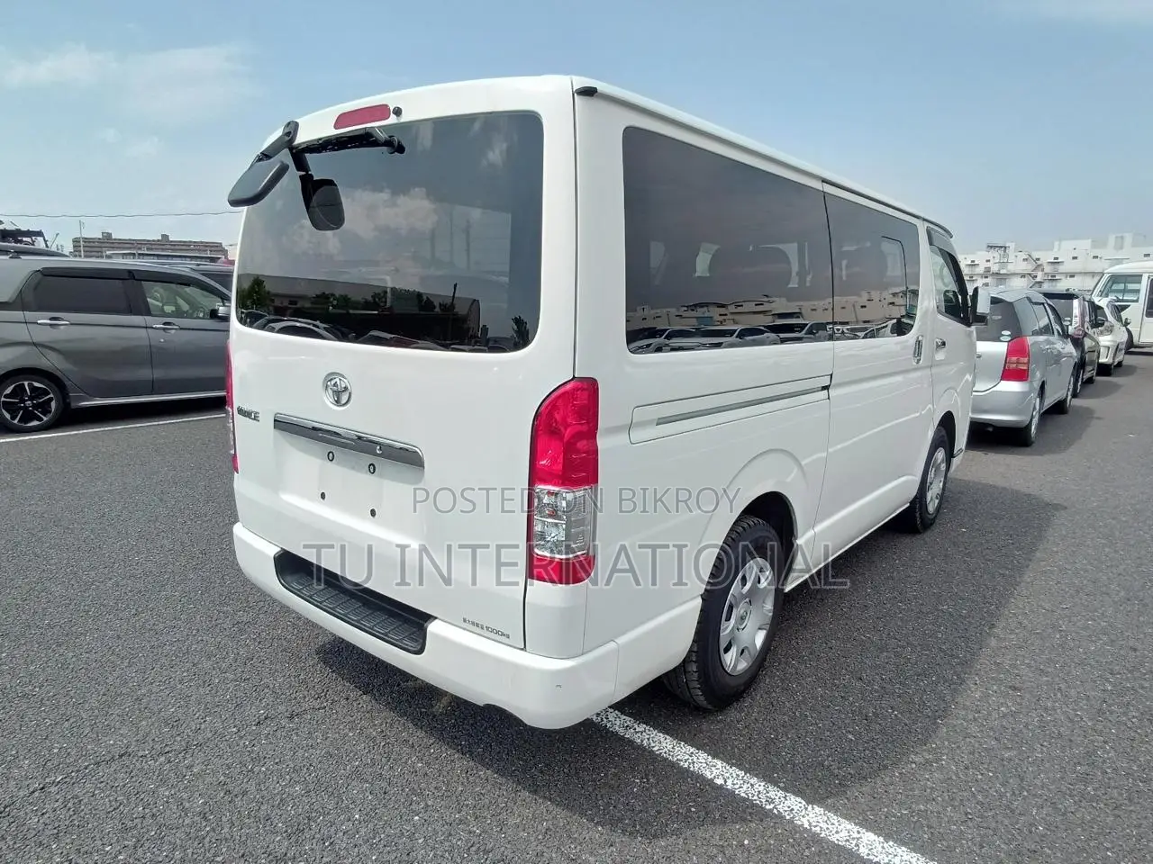 Toyota HiAce 2021 White