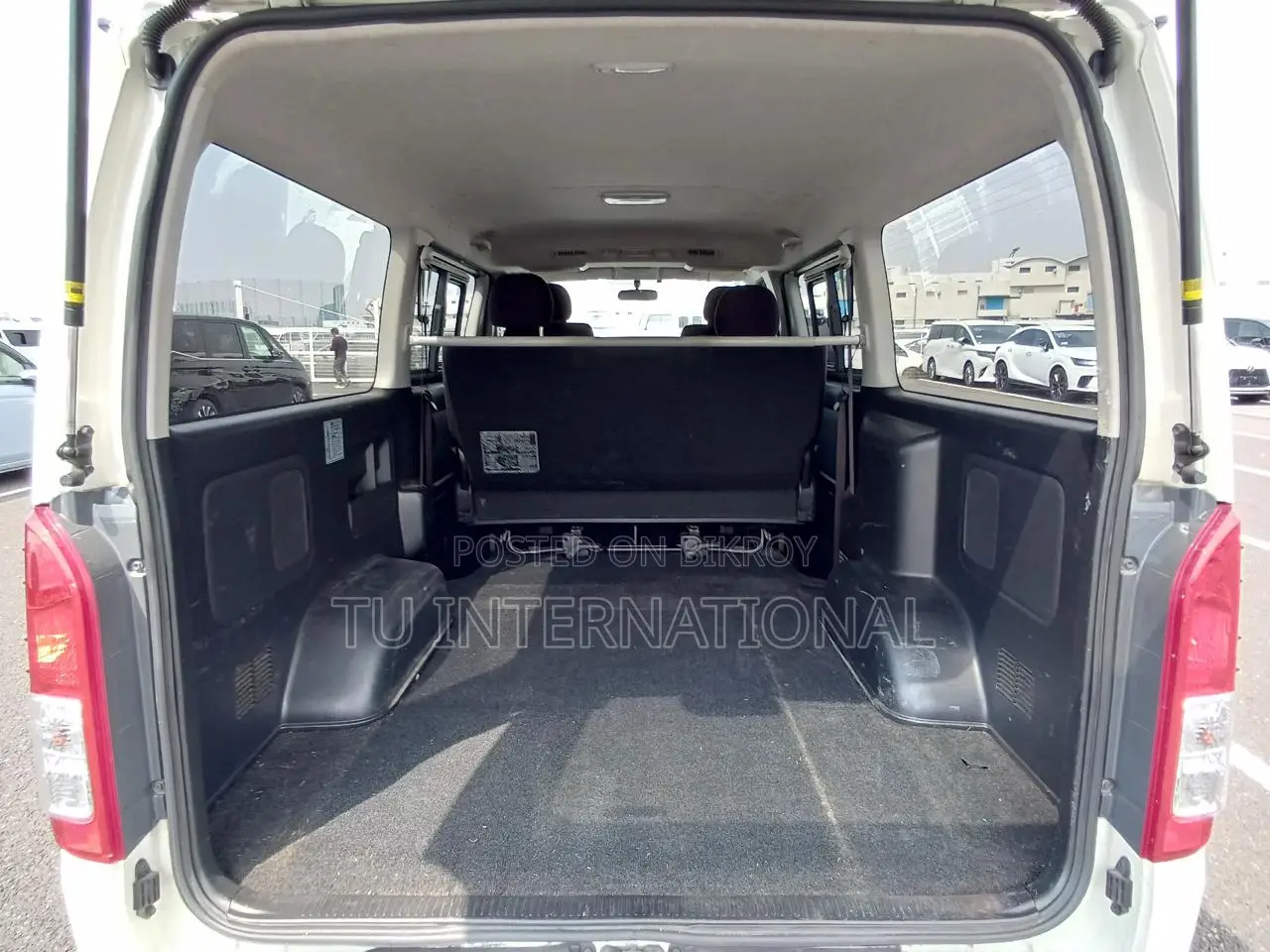Toyota HiAce 2021 White