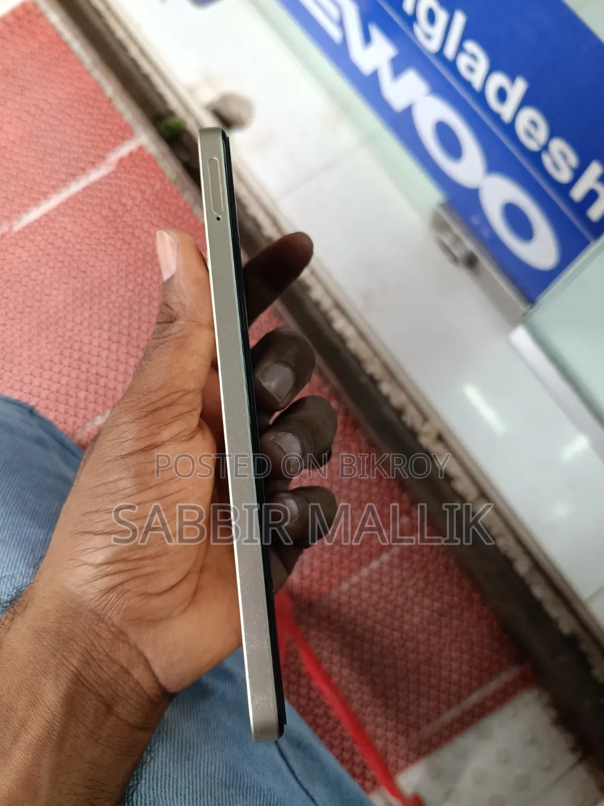 রিয়েলমি সি৬১ ১২৮ জিবি গোল্ড