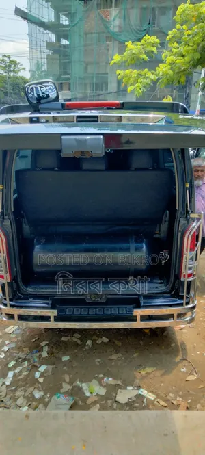 Toyota HiAce 2013 Black