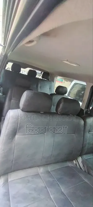 Toyota HiAce 2013 Black