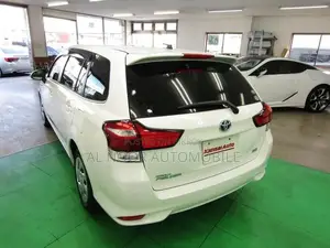 Toyota Corolla Fielder 2021 Pearl