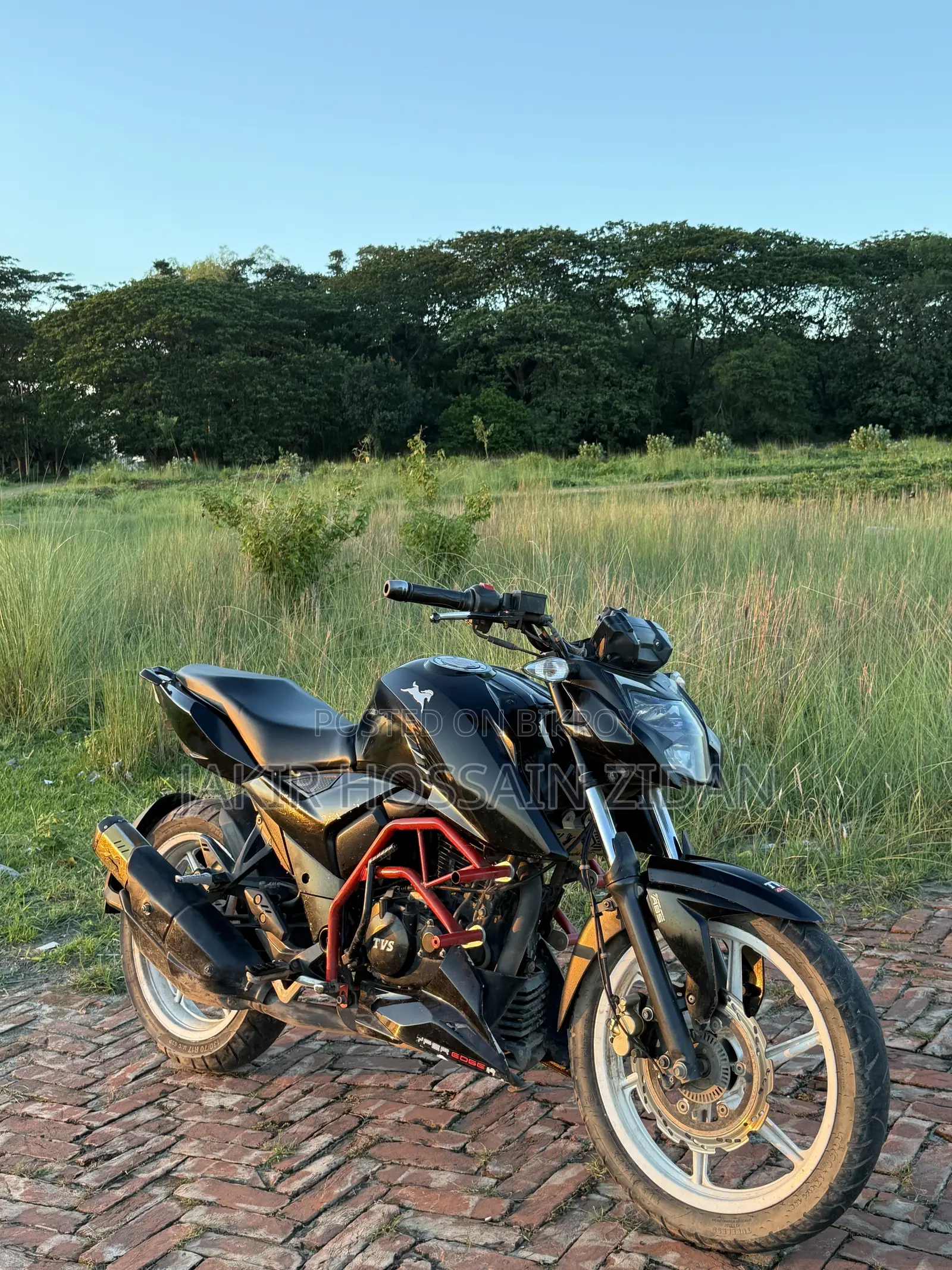 TVS Apache RTR 160 4V 2023 Black