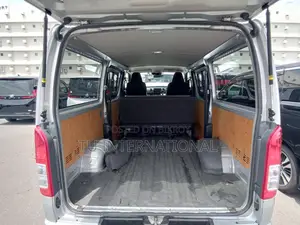 Toyota HiAce 2022 Silver