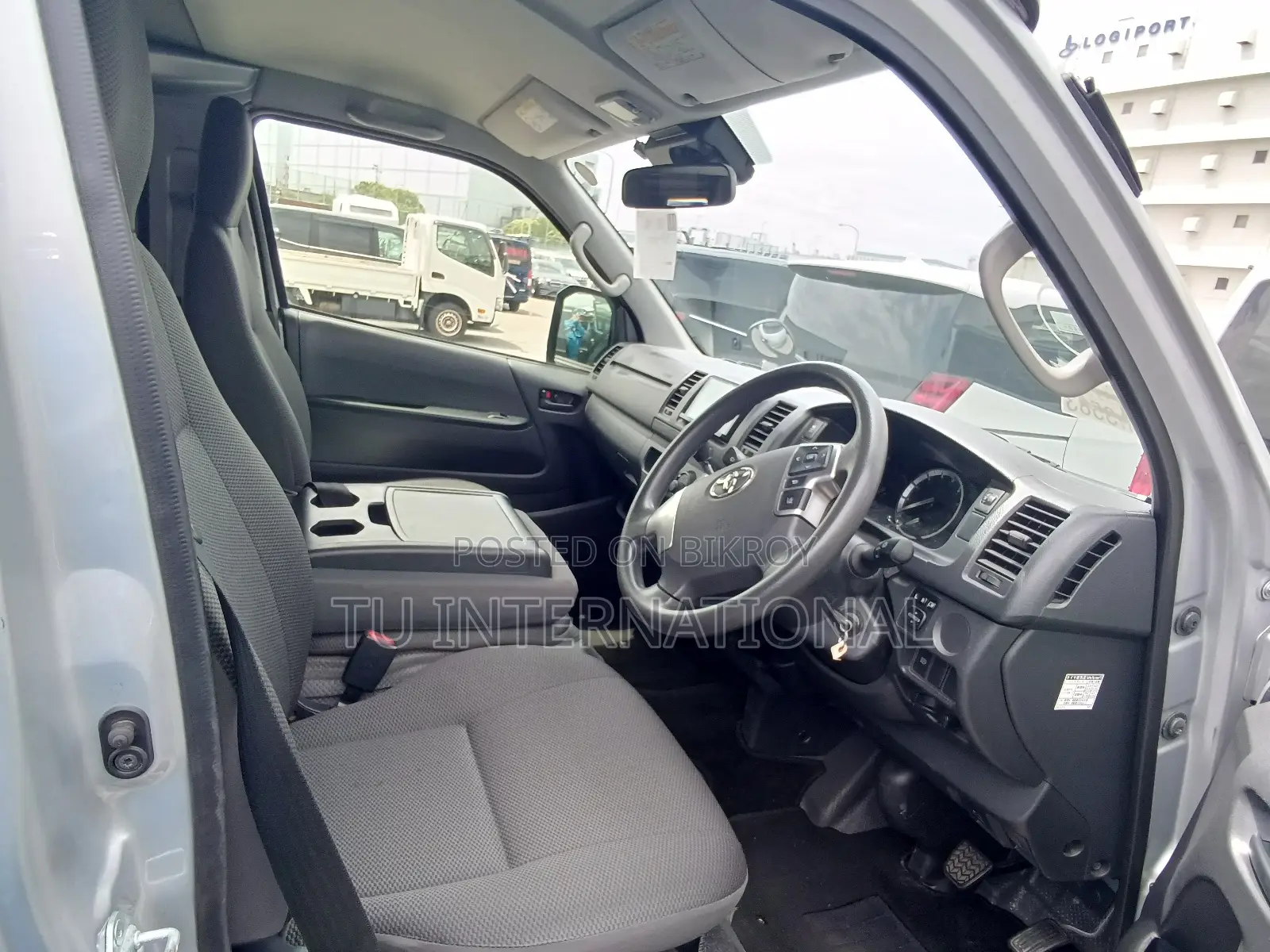 Toyota HiAce 2022 Silver