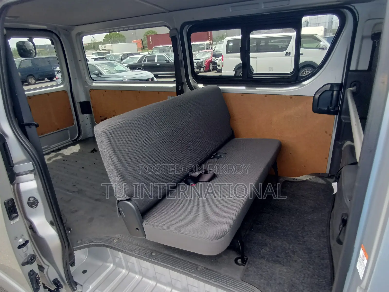 Toyota HiAce 2022 Silver