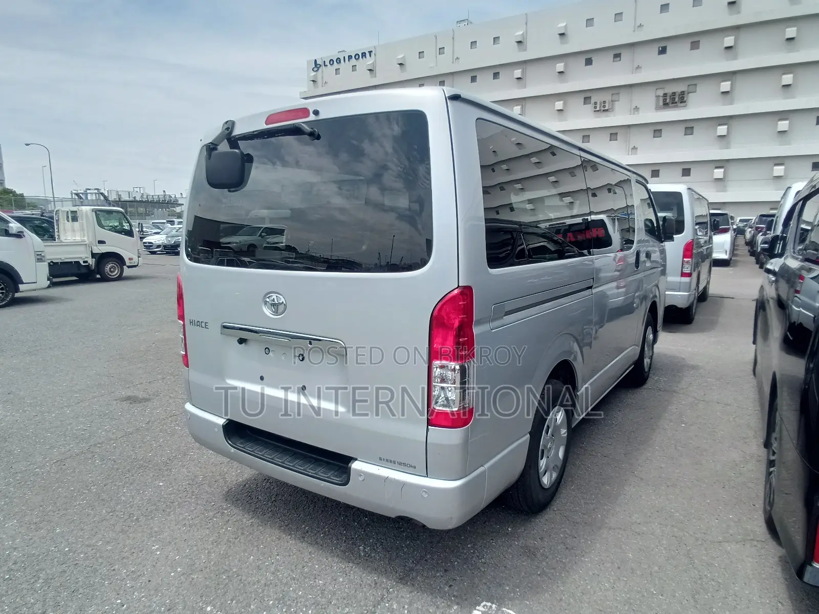 Toyota HiAce 2022 Silver