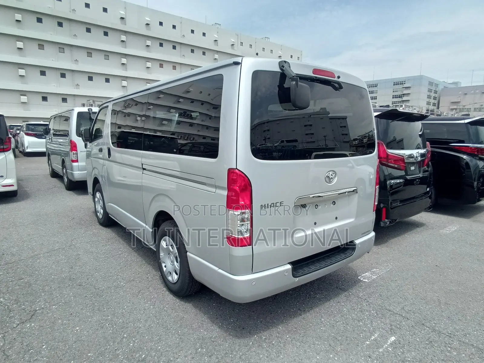 Toyota HiAce 2022 Silver