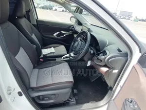 Toyota Yaris 2021 Pearl