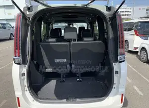 Toyota Esquire 2021 Pearl
