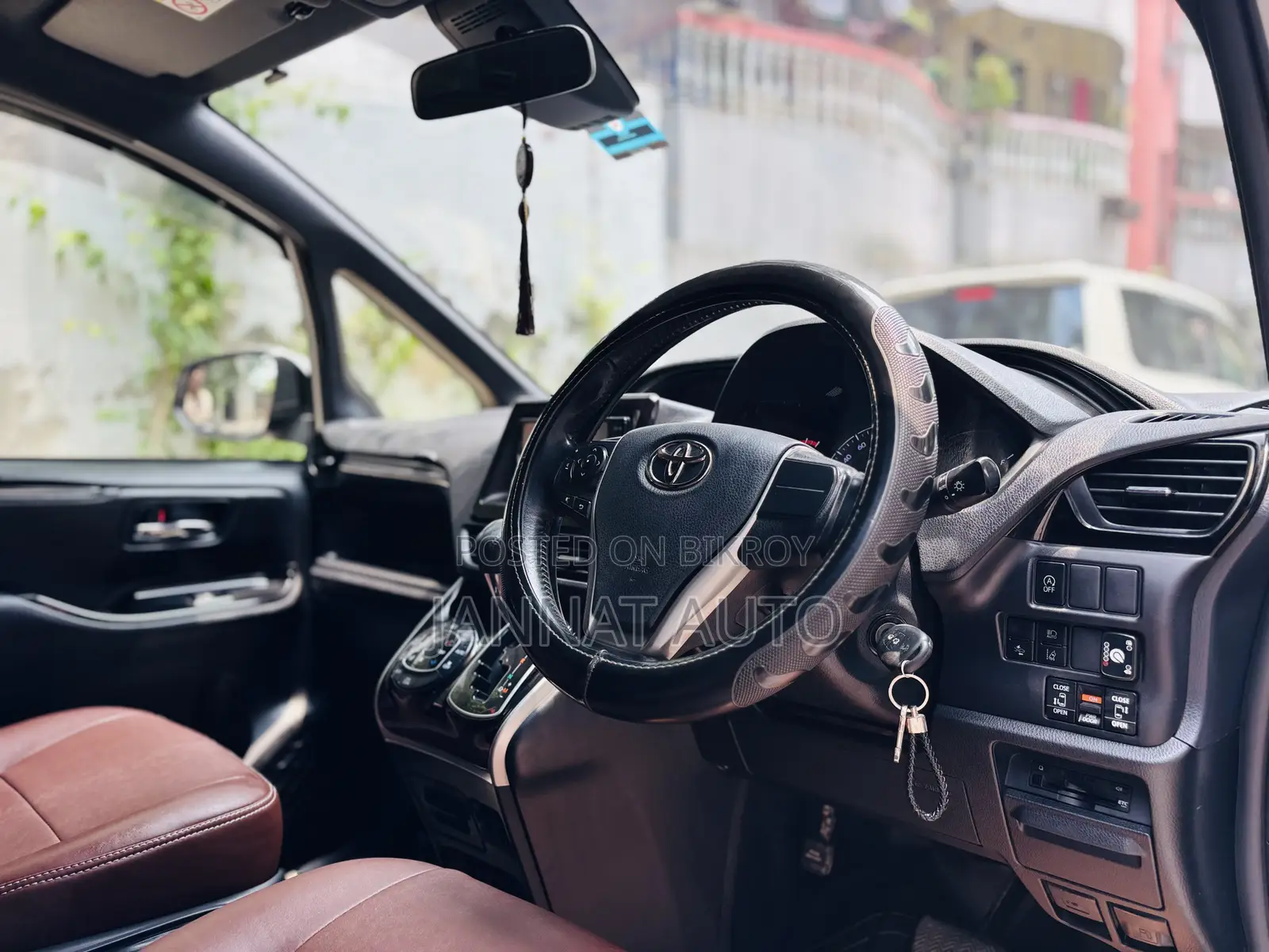 Toyota Esquire 2018 Silver