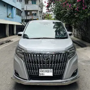 Toyota Esquire 2018 Silver