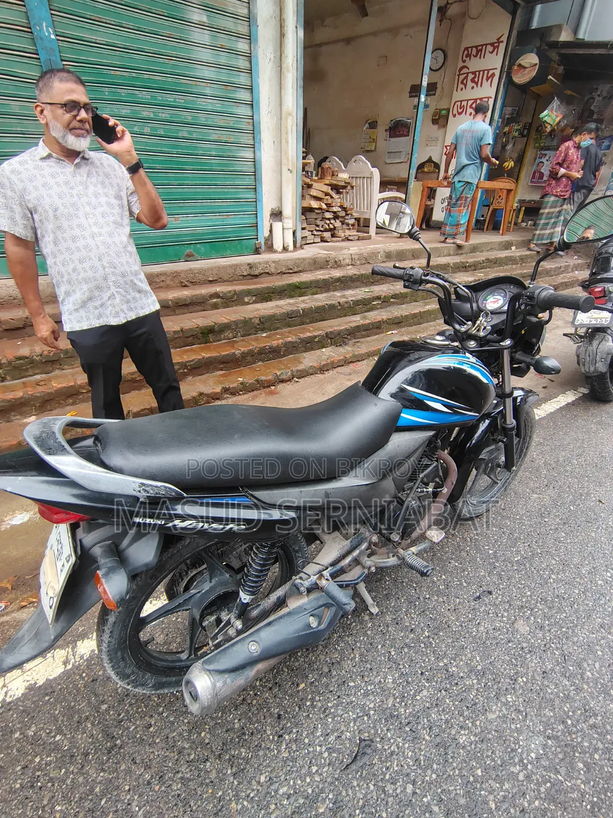 সুজুকি হায়াতে ২০১৫ কালো