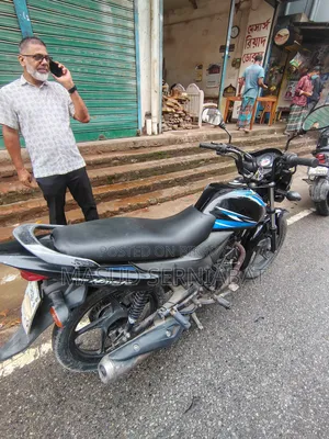 সুজুকি হায়াতে ২০১৫ কালো