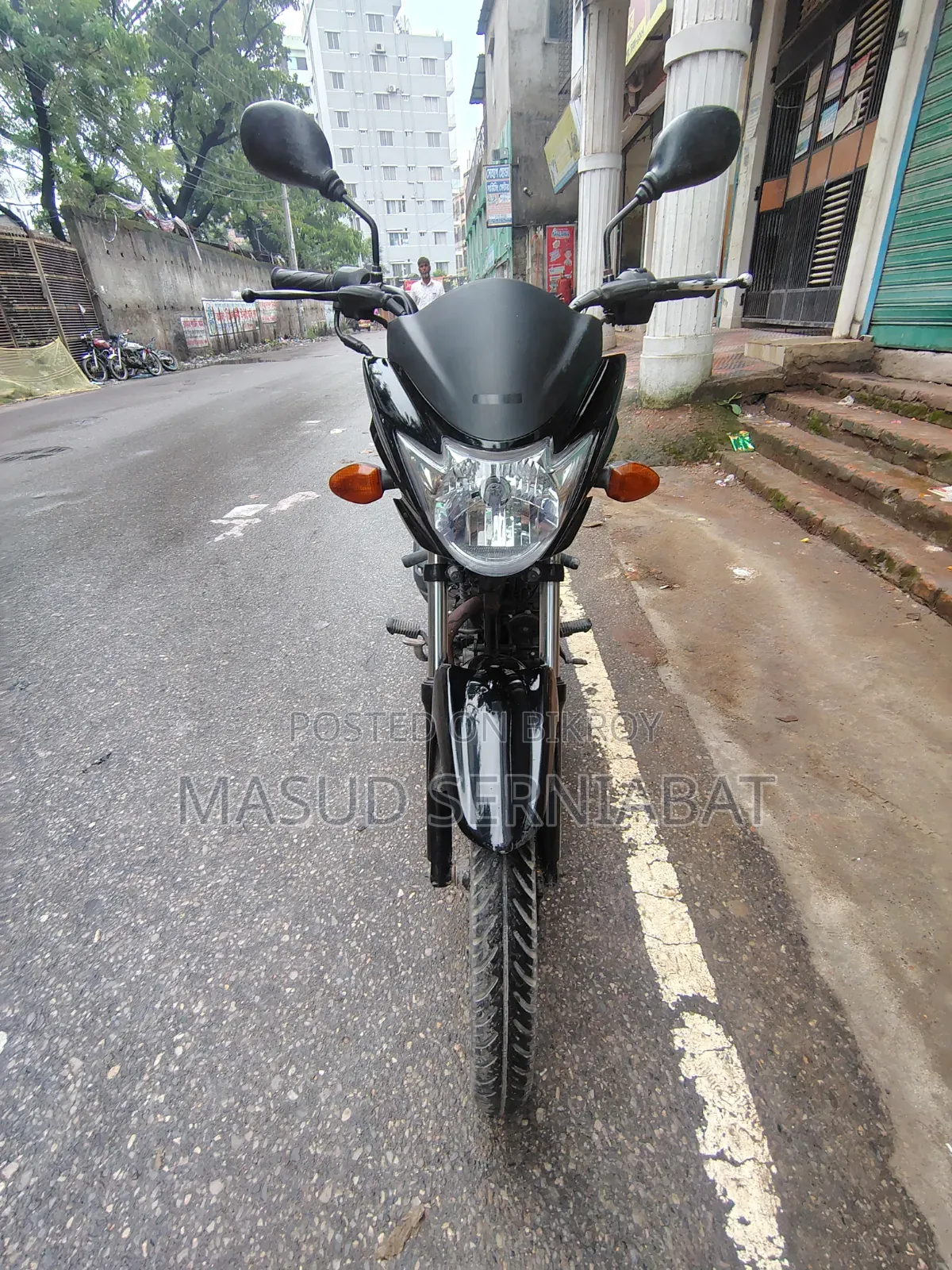 সুজুকি হায়াতে ২০১৫ কালো