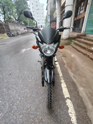 সুজুকি হায়াতে ২০১৫ কালো