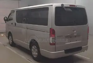 টয়োটা হাইএস ২০২১ সিলভার