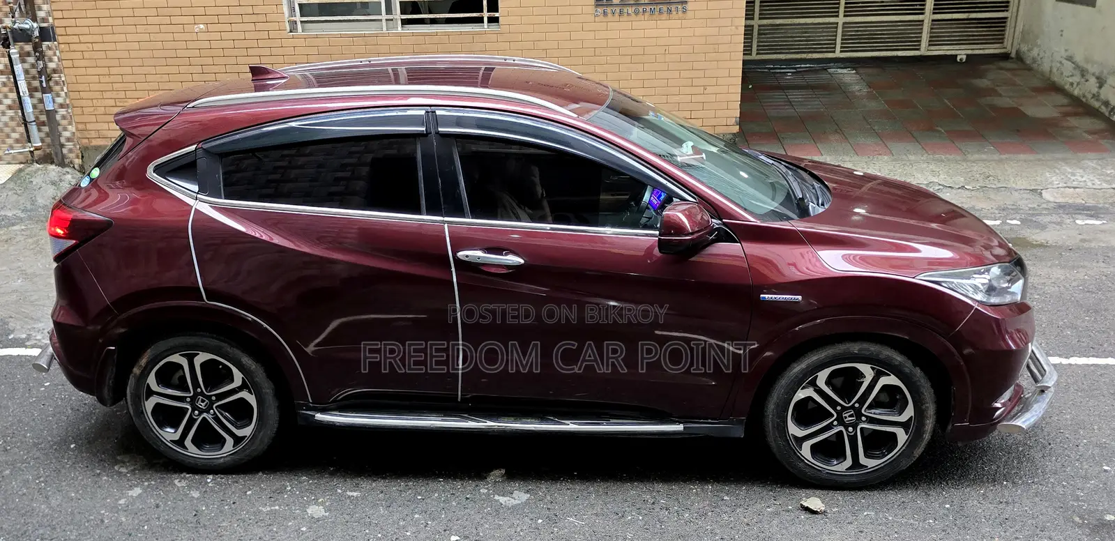 Honda Vezel 1.5 Hybrid 2WD 2014 Maroon