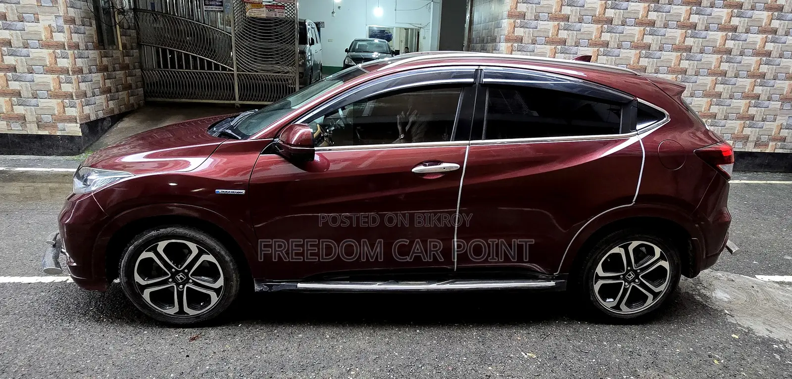 Honda Vezel 1.5 Hybrid 2WD 2014 Maroon