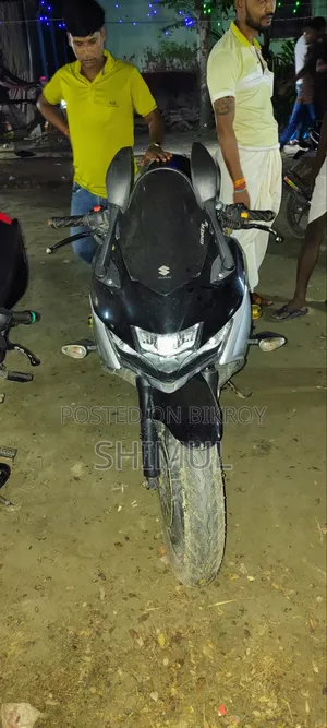 সুজুকি জিক্সার এস এফ ২০২২ হোয়াইট