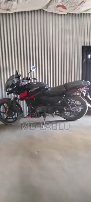 বাজাজ পালসার ১৫০ ২০২২ ব্ল্যাক
