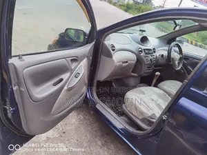 Toyota Platz 2000 Blue