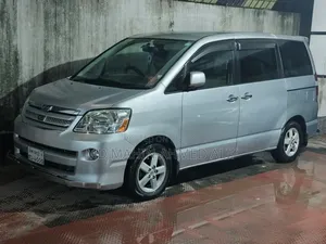 Toyota Noah 2003 Silver