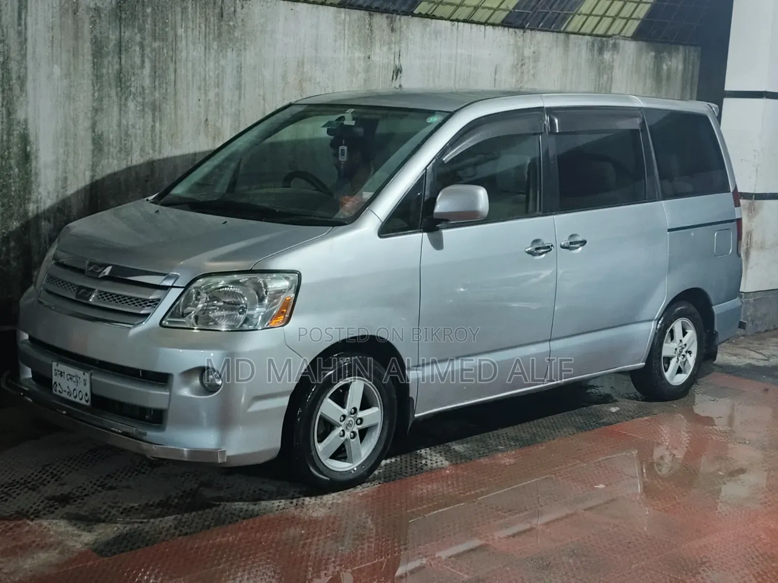 Toyota Noah 2003 Silver