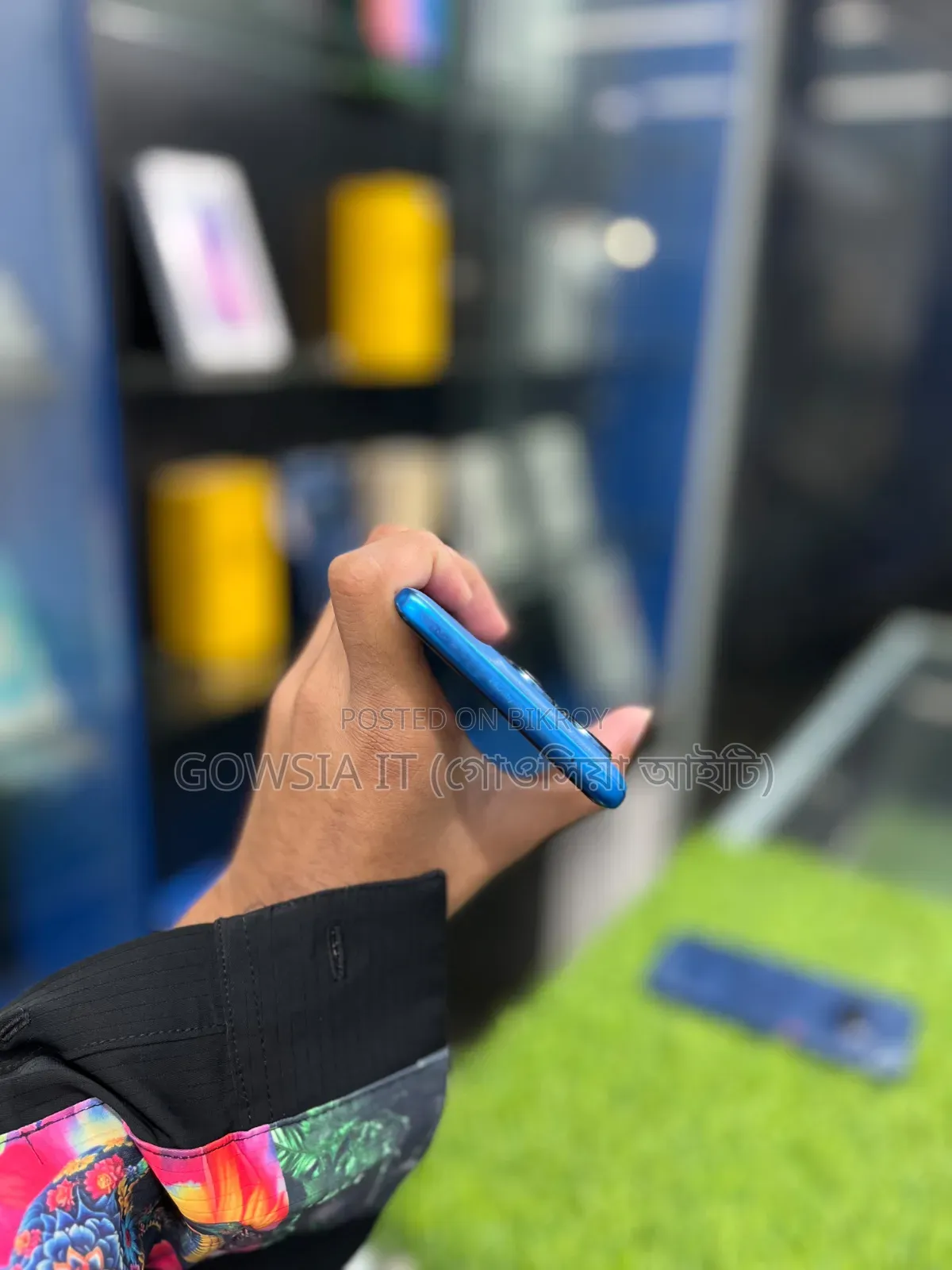 মোটর চলা এজ ৬০ ফিউশন ২৫৬ জিবি নীল