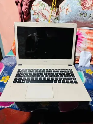 ল্যাপটপ Acer Aspire E5-473g ৪জিবি Intel Core I3 হার্ডডিস্ক ১টিবি
