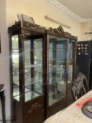 কাঠের শোকেস