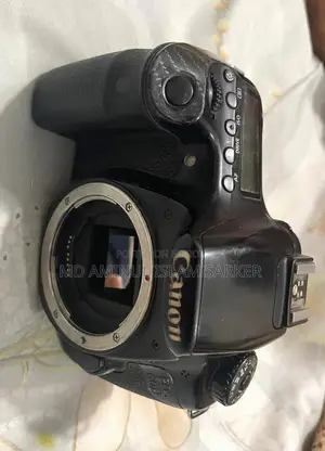 Canon EOS 60D DSLR Camera with 70-300 Lens