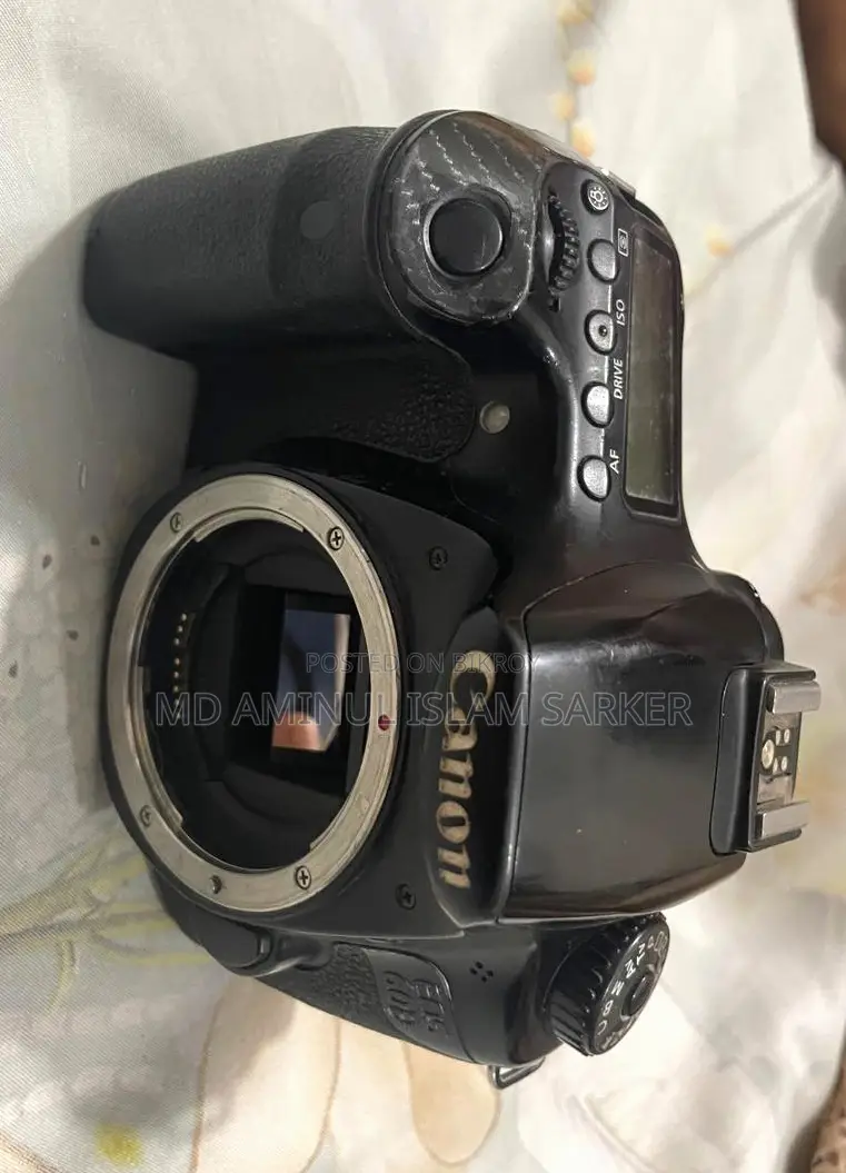 Canon EOS 60D DSLR Camera with 70-300 Lens