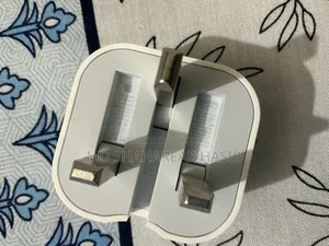 অ্যাপল ২০ওয়াট ইউএসবি-সি পাওয়ার অ্যাডাপ্টার (৩-পিন প্লাগ)