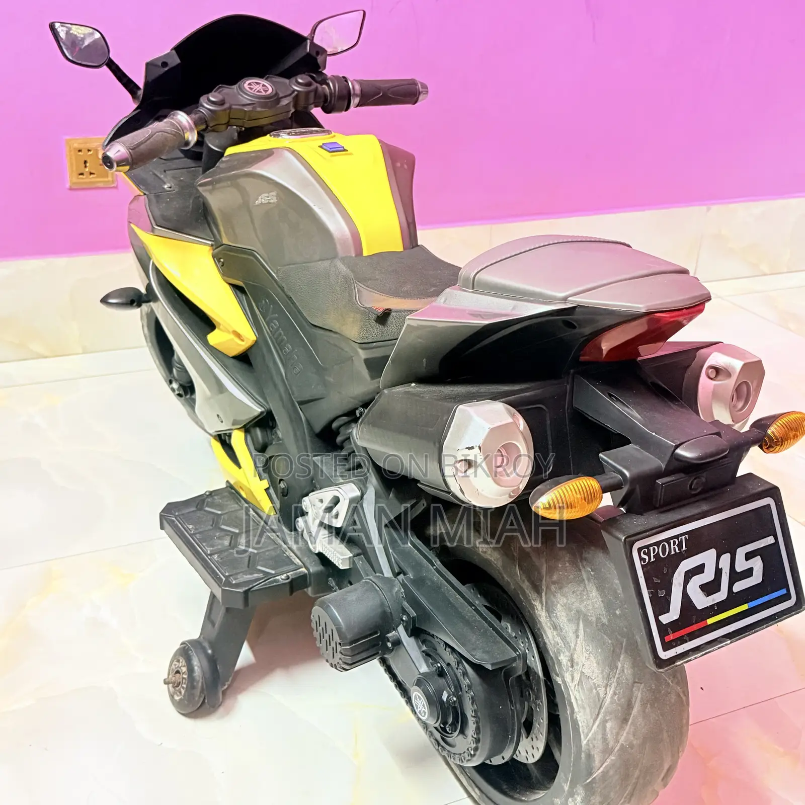 Yamaha R15 V3 2025 Yellow