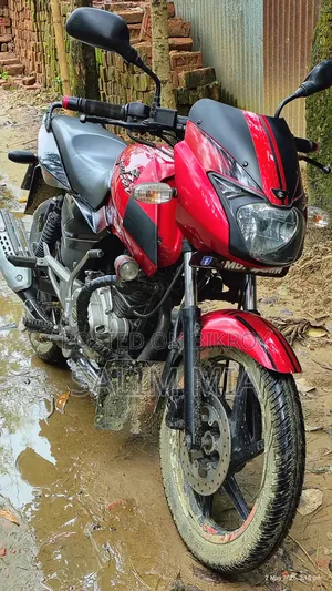 Bajaj Pulsar 150 ২০১৬ রেড