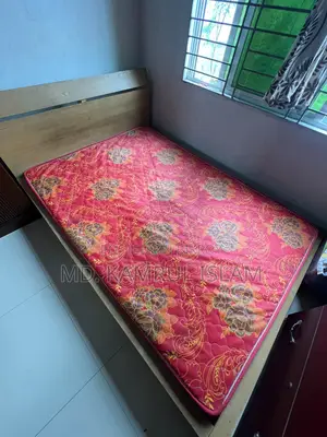 বিছানা এবং ম্যাট্রেস বিক্রির জন্য।