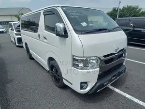 Toyota HiAce 2021 White