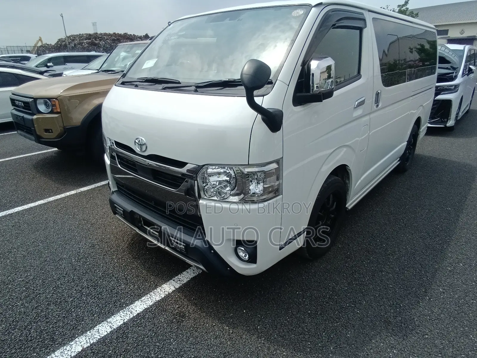 Toyota HiAce 2021 White