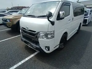 Toyota HiAce 2021 White