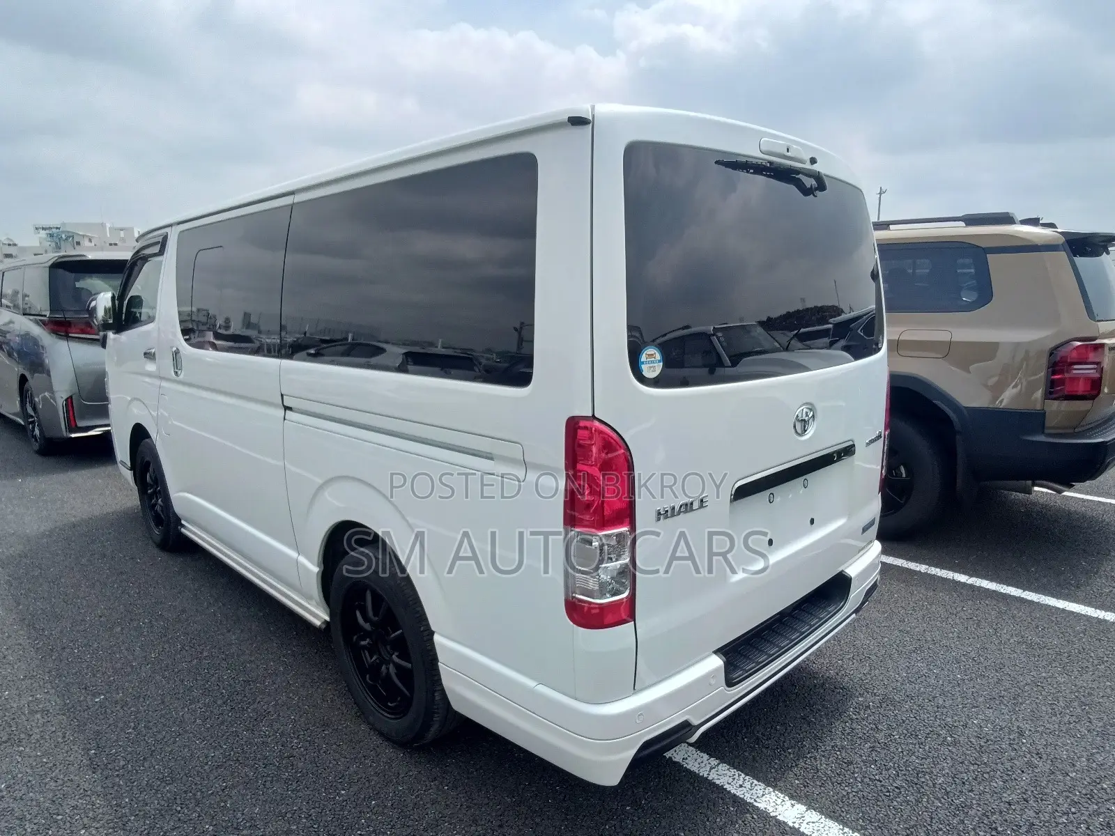 Toyota HiAce 2021 White