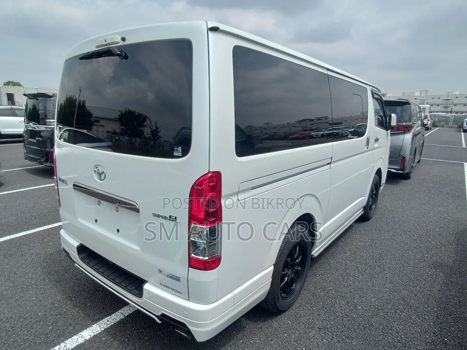 Toyota HiAce 2021 White