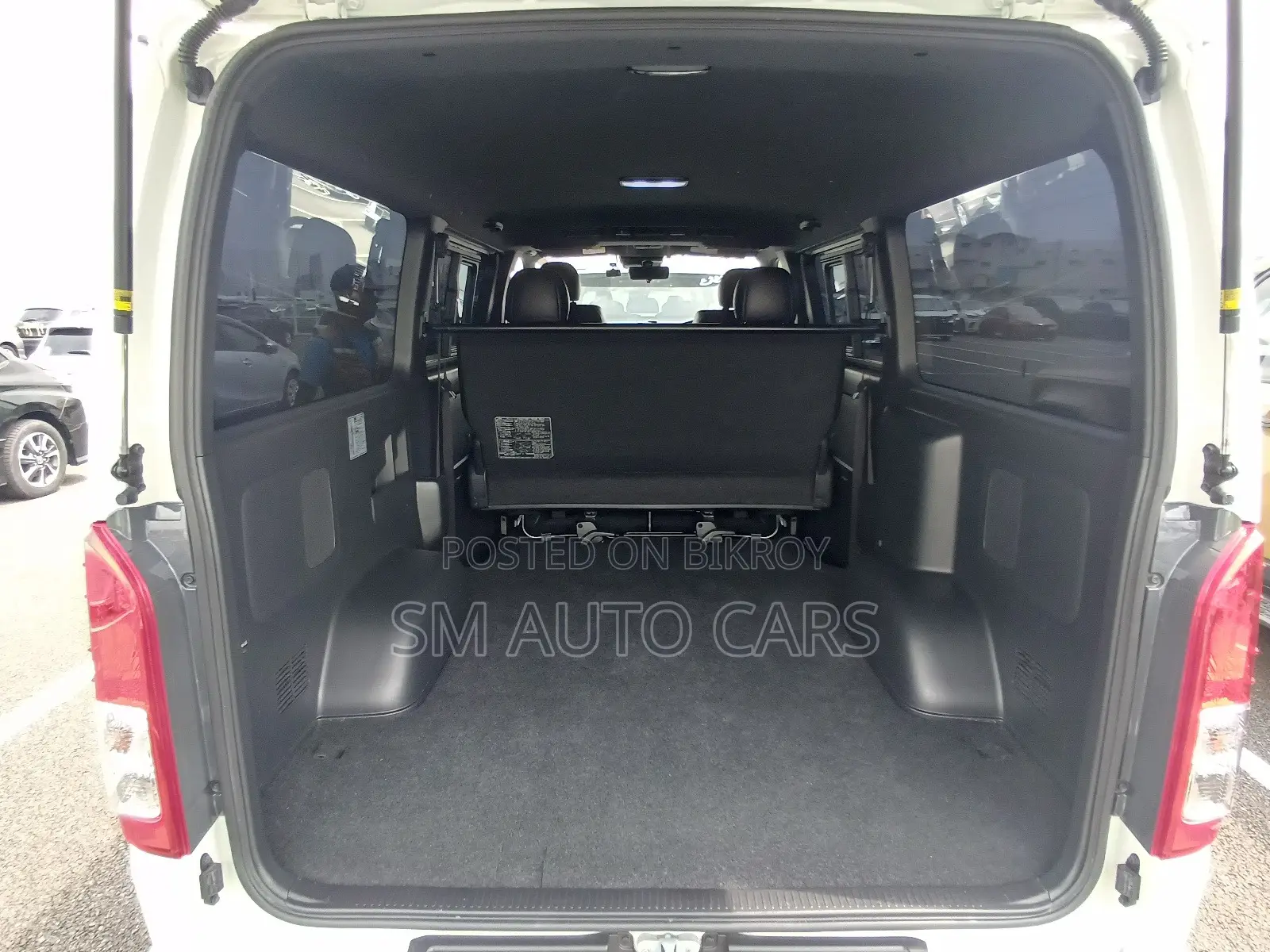 Toyota HiAce 2021 White