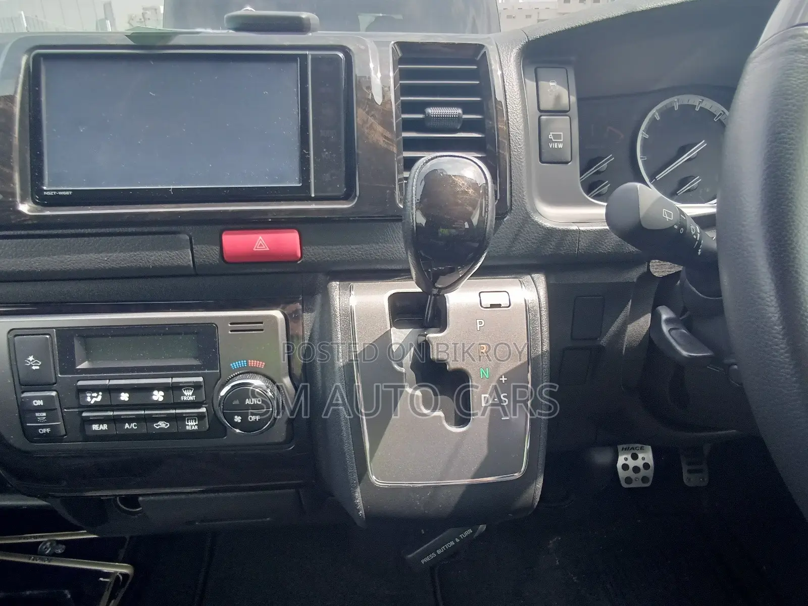 Toyota HiAce 2021 White