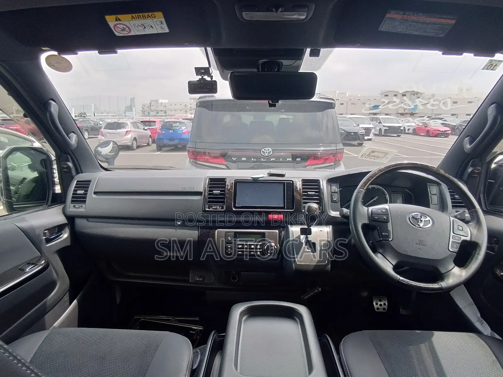 Toyota HiAce 2021 White