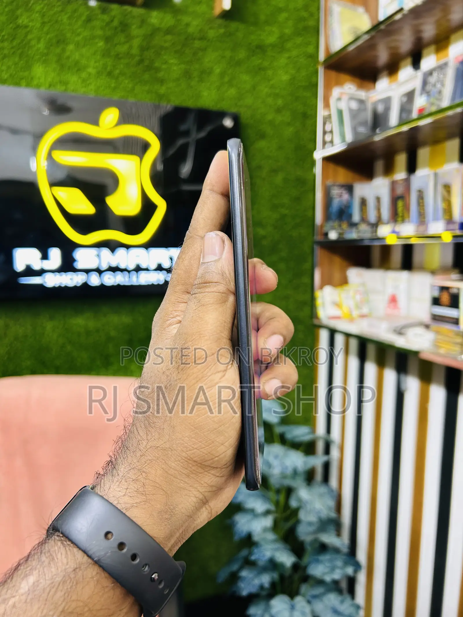 ইনফিনিক্স হট ৬০ প্রো+ ১২৮ জিবি কালো
