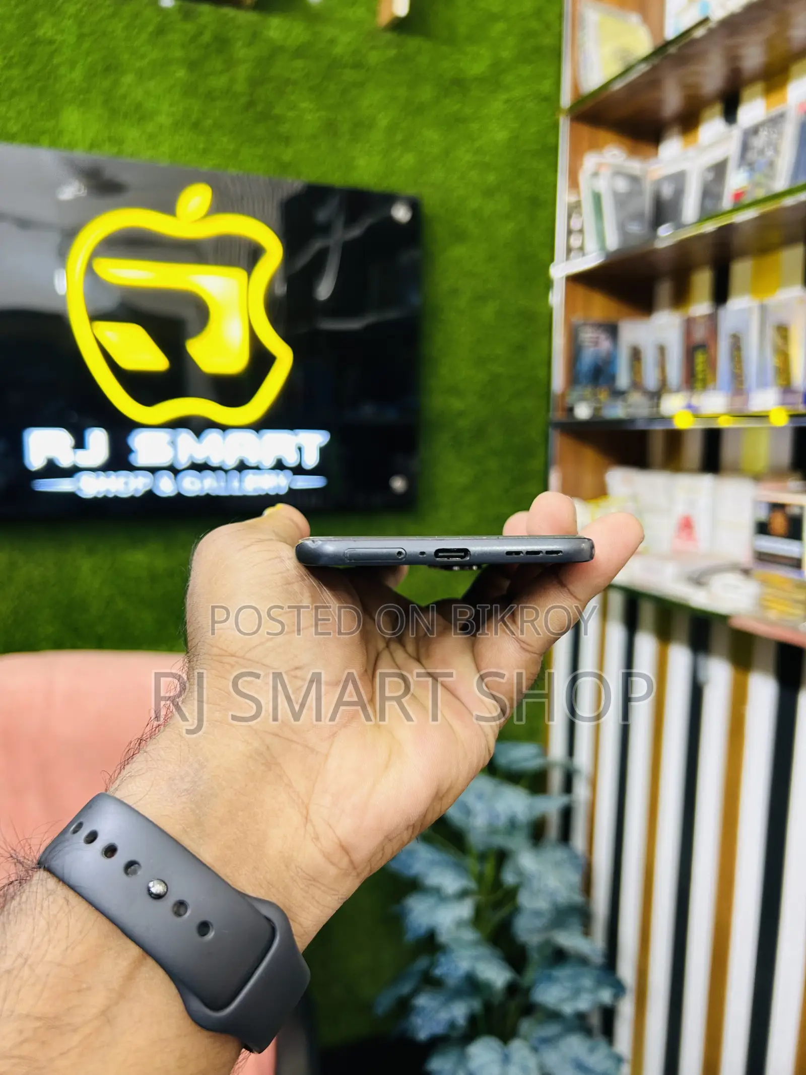 ইনফিনিক্স হট ৬০ প্রো+ ১২৮ জিবি কালো