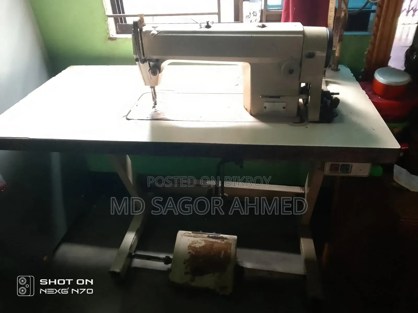 The electric sewing machine will be sold urgently.