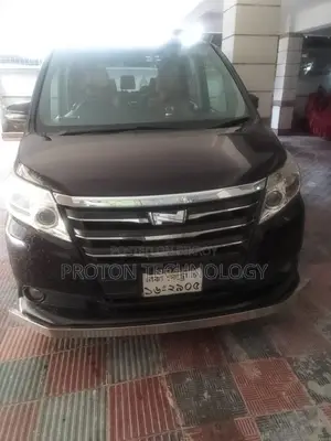 টয়োটা নোয়া ১.৮ ফোর হুইল ড্রাইভ হাইব্রিড ৭ সিটার ২০১৫ পার্পল