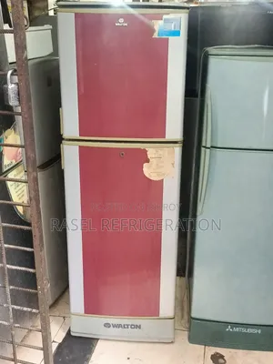 লাল রঙের 14 CFT Walton ফিরজ বিক্রি করা হবে।